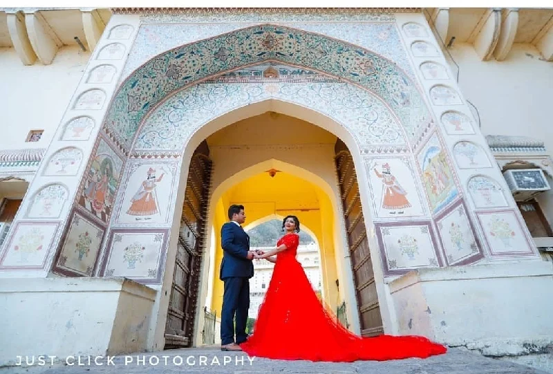 G129 (3), Red Offshoulder half sleeves Infinity Prewedding Shoot Trail Ball Gown, Size (XS-30 to L-38) Satin Lace Gown